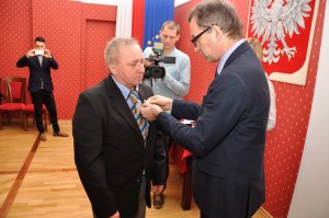 Uroczystość wręczenia Krzyży Wolności i Solidarności, Poznań 19 grudnia 2016. Na zdj. Krzysztof Cnotalski