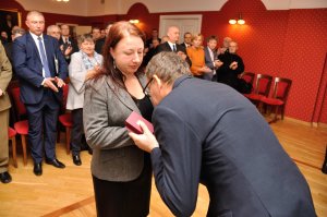 Uroczystość wręczenia Krzyży Wolności i Solidarności, Poznań 19 grudnia 2016. Na zdj. Justyna Grzymisławska