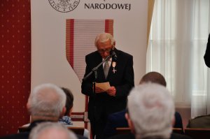 Uroczystość wręczenia Krzyży Wolności i Solidarności, Poznań 19 grudnia 2016. Na zdj. Zenon Wechmann